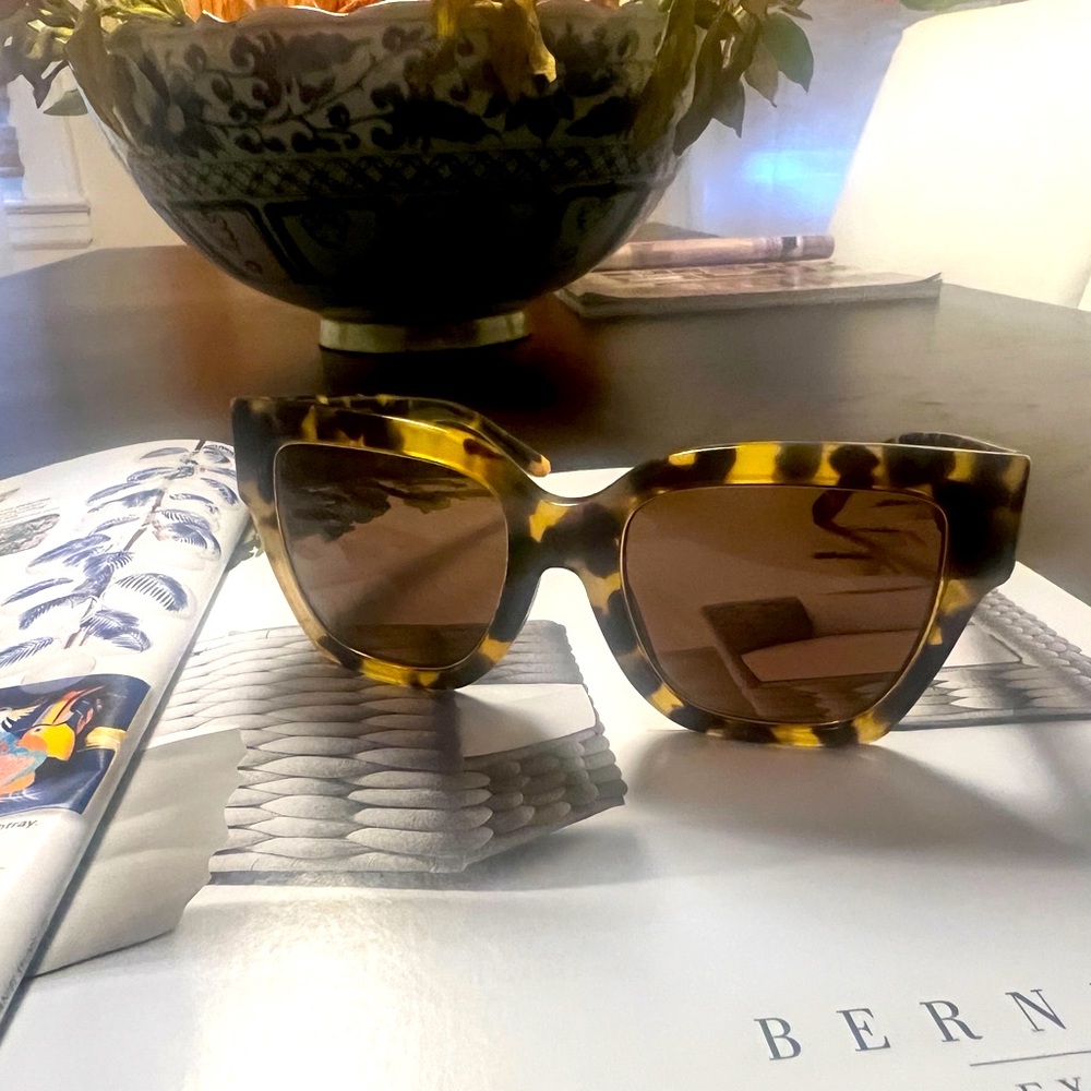 TORY BURCH WOMEN’S SUN GLASSES NEW W/O TAGS NEVER WORN